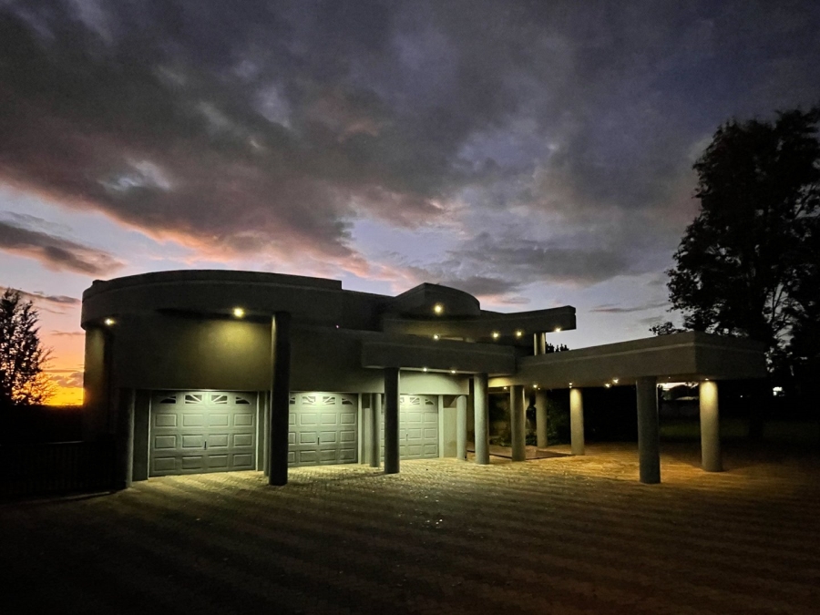 4 Bedroom Property for Sale in Wilkoppies North West